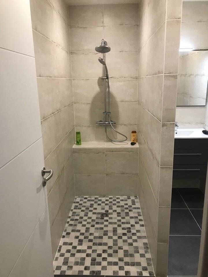 carrelage multicolore douche